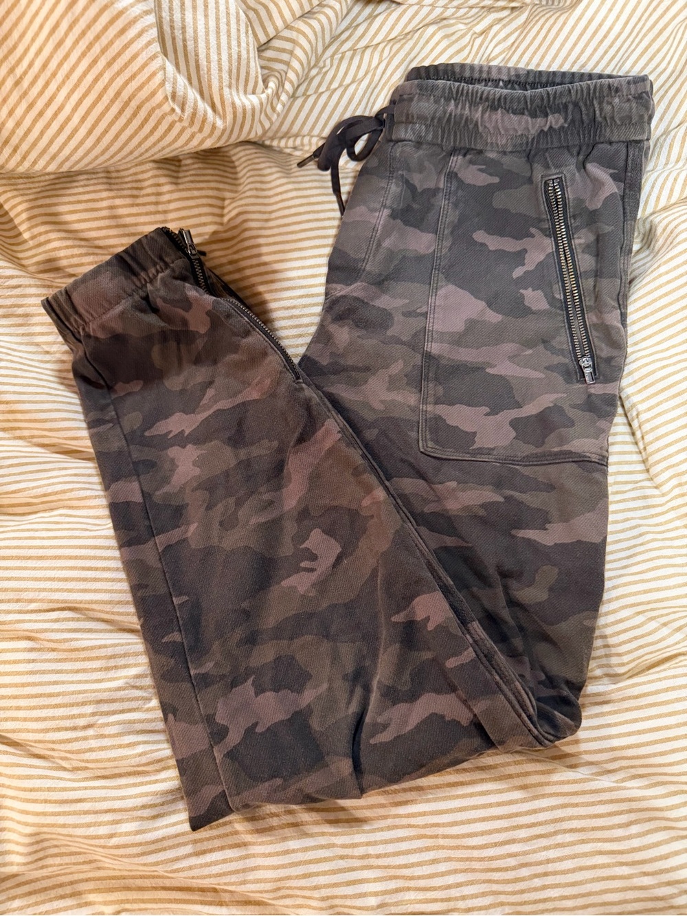 Athleta Women's Camo Joggers in Charcoal/Olive Green (farallon)